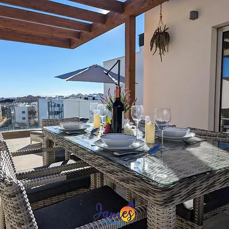 Modern Penthouse With Com Pool Eb14