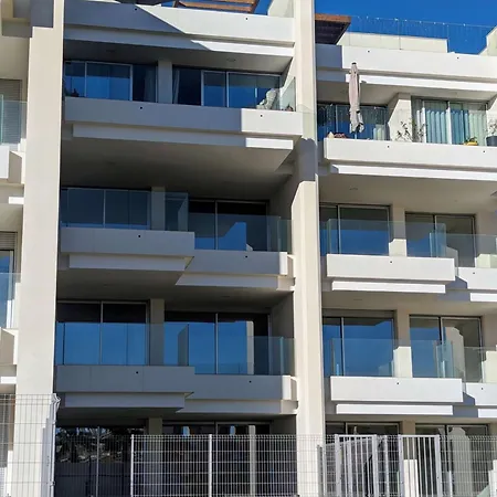 Modern Penthouse With Com Pool Eb14