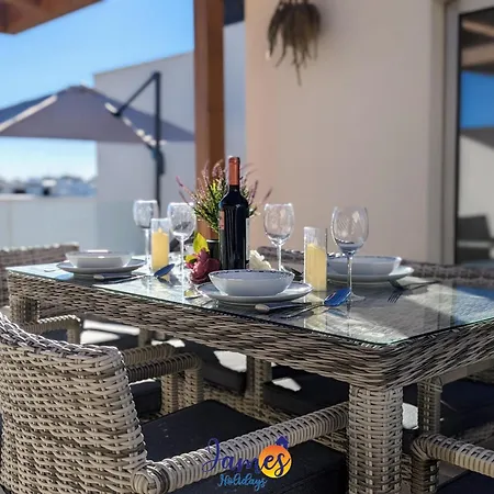 Modern Penthouse With Com Pool Eb14 Οριουέλα