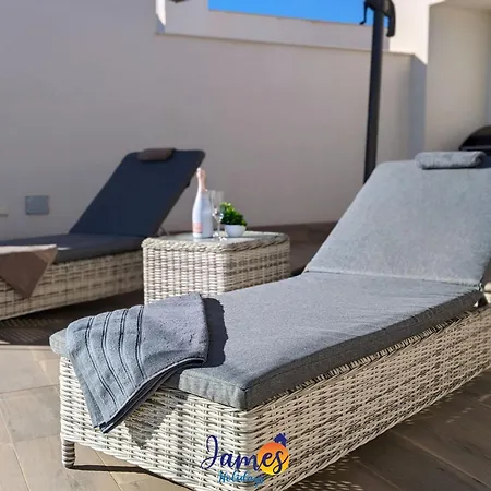 Modern Penthouse With Com Pool Eb14 *